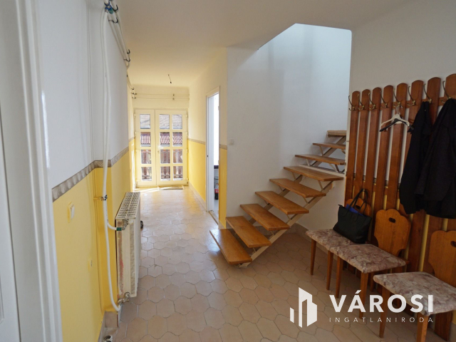 Központi több generációs családi ház a piac térnél