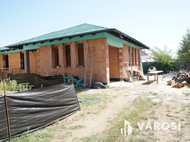 Új építésű földszintes családi ház eladó a központi részen