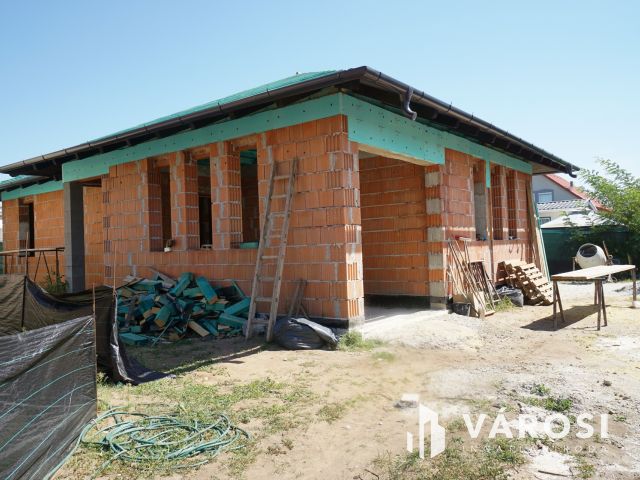 Új építésű földszintes családi ház eladó a központi részen