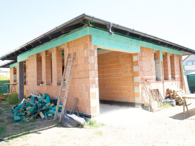 Új építésű földszintes családi ház eladó a központi részen