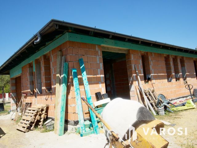 Új építésű földszintes családi ház eladó a központi részen