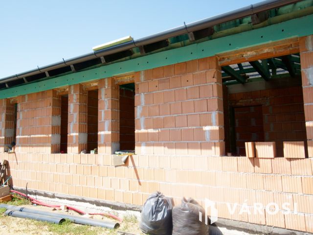 Új építésű földszintes családi ház eladó a központi részen