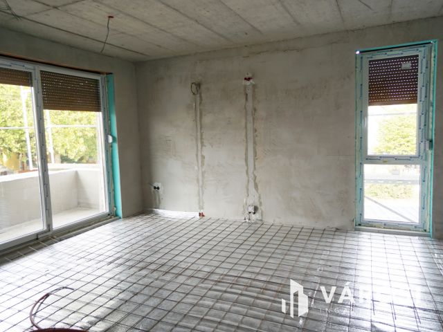 Gyálon eladó új építésű 4 hálós ikerfél csendes utcában