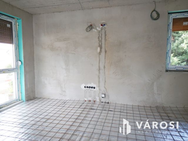 Gyálon eladó új építésű 4 hálós ikerfél csendes utcában