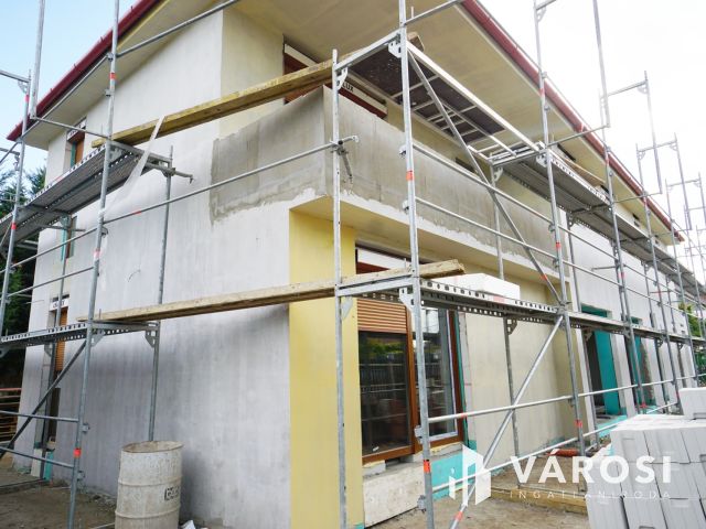 Gyálon eladó új építésű 4 hálós ikerfél csendes utcában