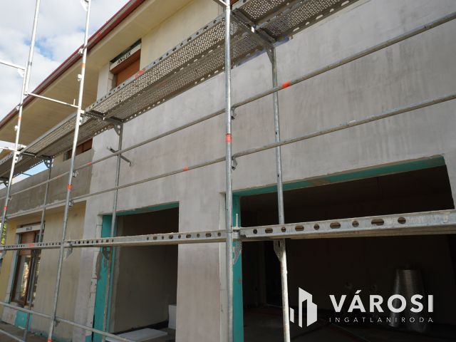 Gyálon eladó új építésű 4 hálós ikerfél csendes utcában