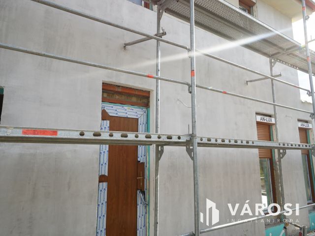 Gyál csendes utcájában 4 hálós új építésű ikerfél eladó