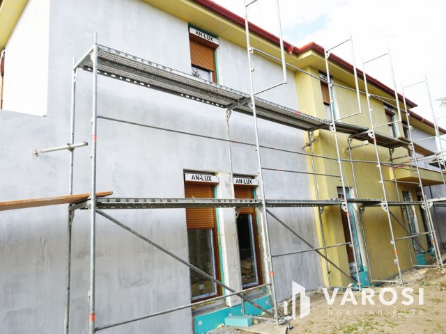 Gyál csendes utcájában 4 hálós új építésű ikerfél eladó